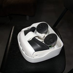 Кейс для Meta Quest 3 с отсеком для контроллеров и батареек